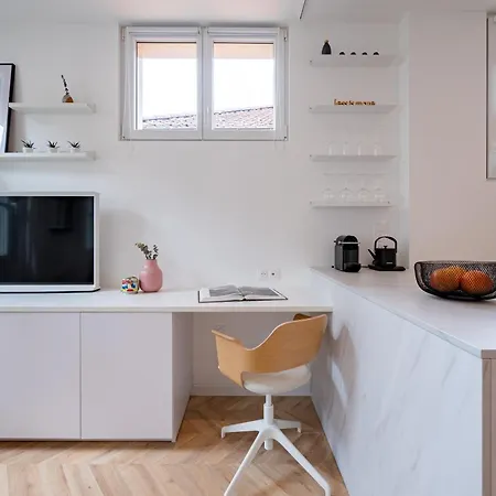 Appartement D'architectes - Vue - 300 M Du *